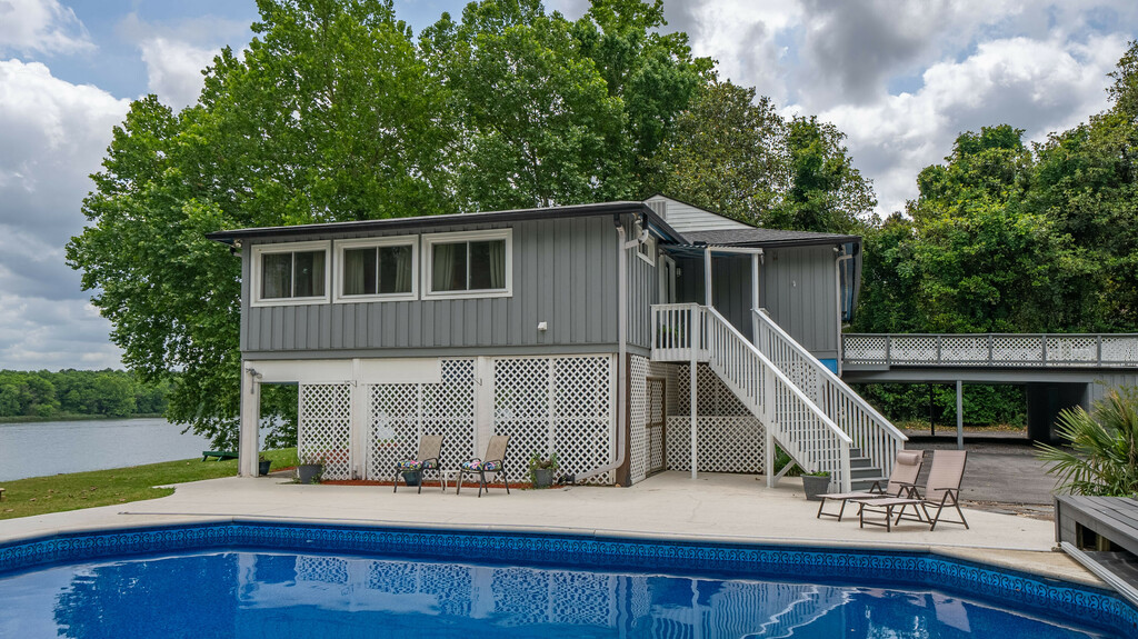 Pool:house.jpeg